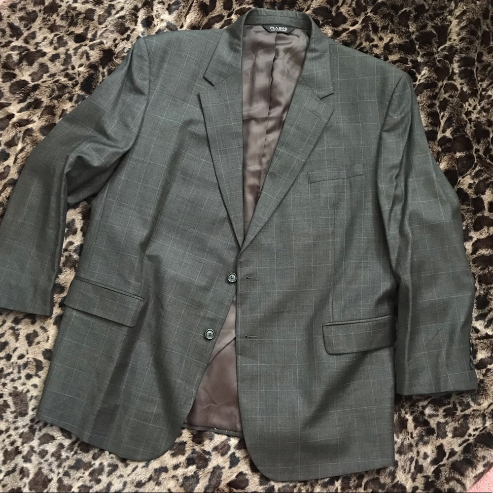 Beautiful gray suit with windowpane detail size 52